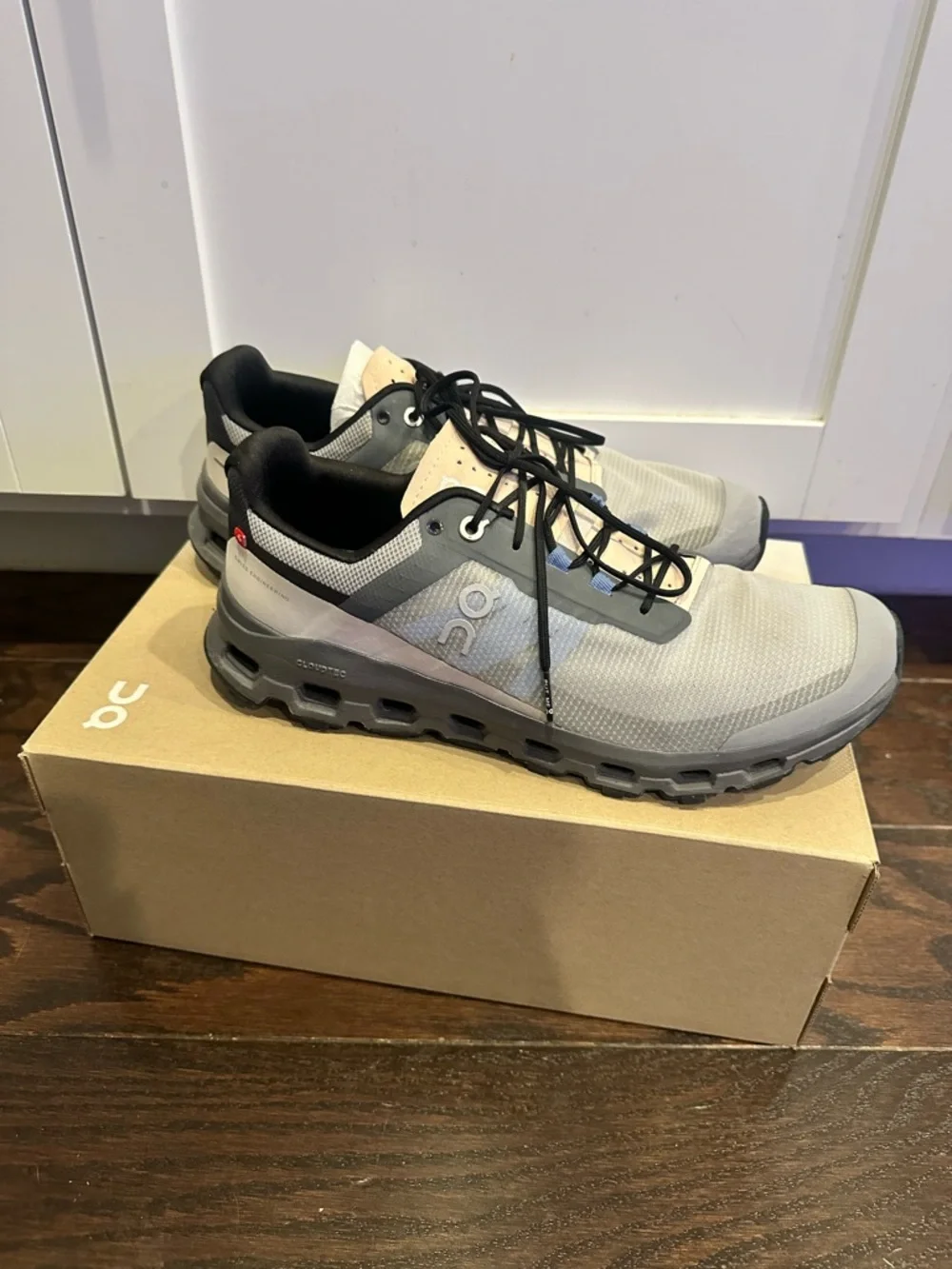 On Cloudvista Running Shoes - size 9.5 - Picture 4 of 7